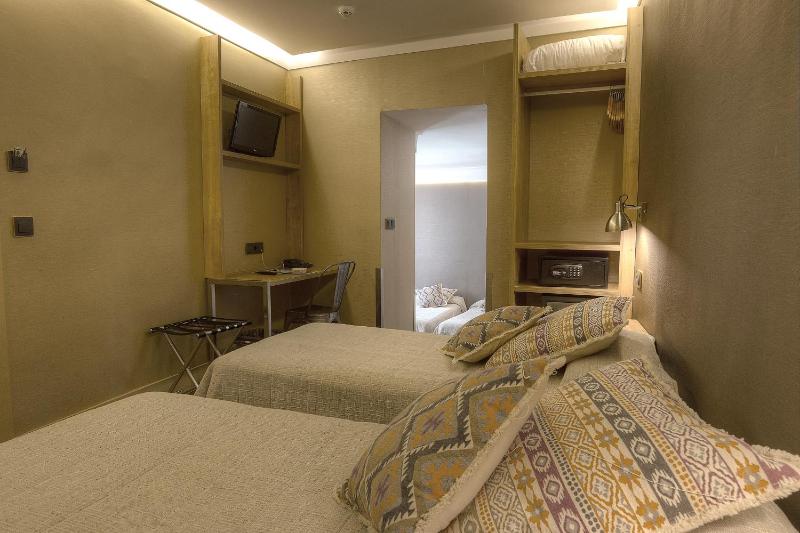 Family Room image 1