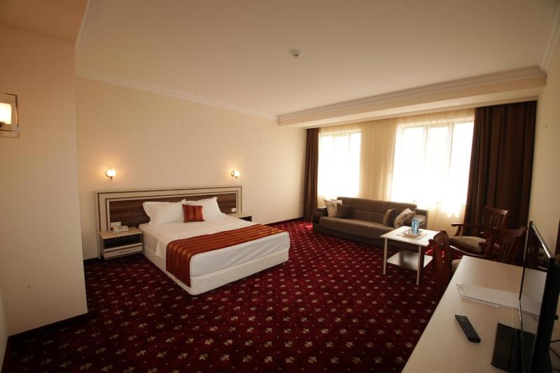 Deluxe Double Room image 4