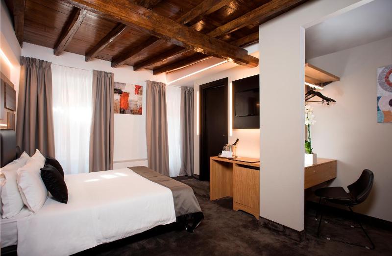 Superior Double or Twin Room image 4