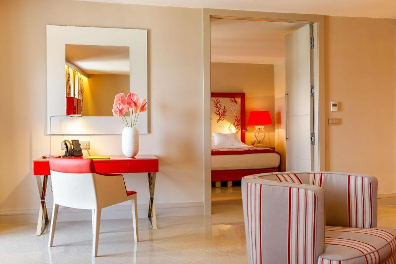 Luxury Suite image 3