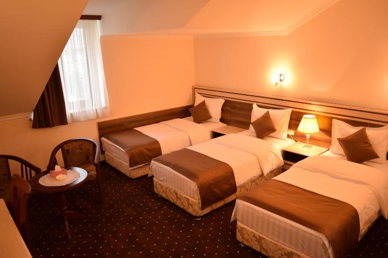 Standard Triple Room image 1