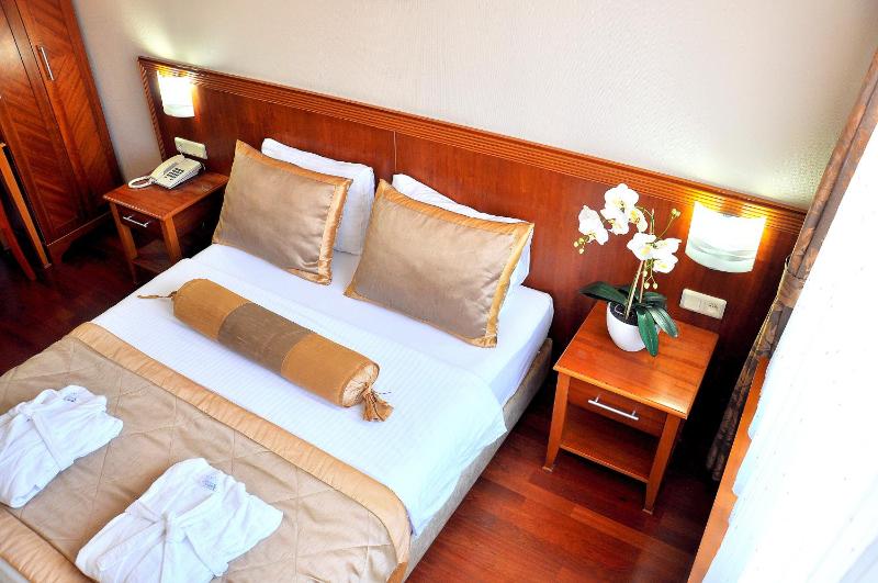 Standard Double or Twin Room image 2