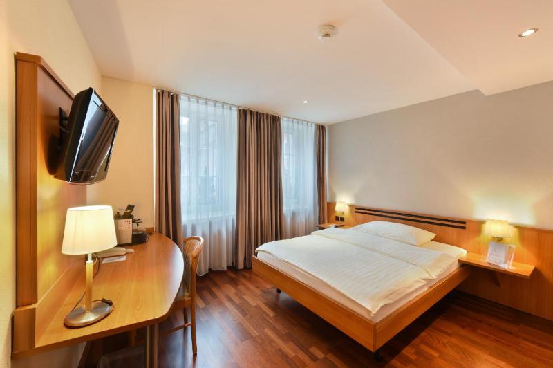 One-Bedroom Apartment image 4