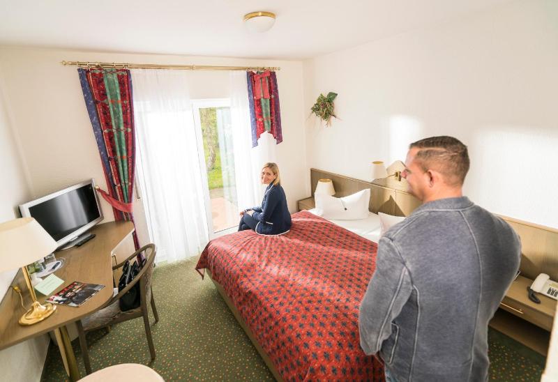 Double or Twin Room image 3