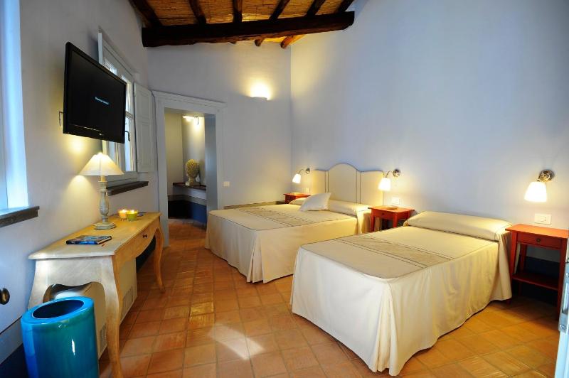 Superior Double Room with Garden View image 3