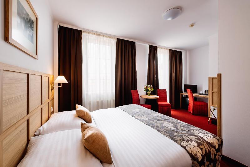 Superior Double Room image 4