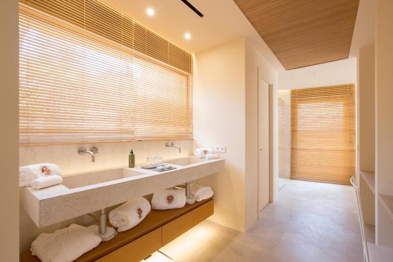 Suite with Private Pool image 3
