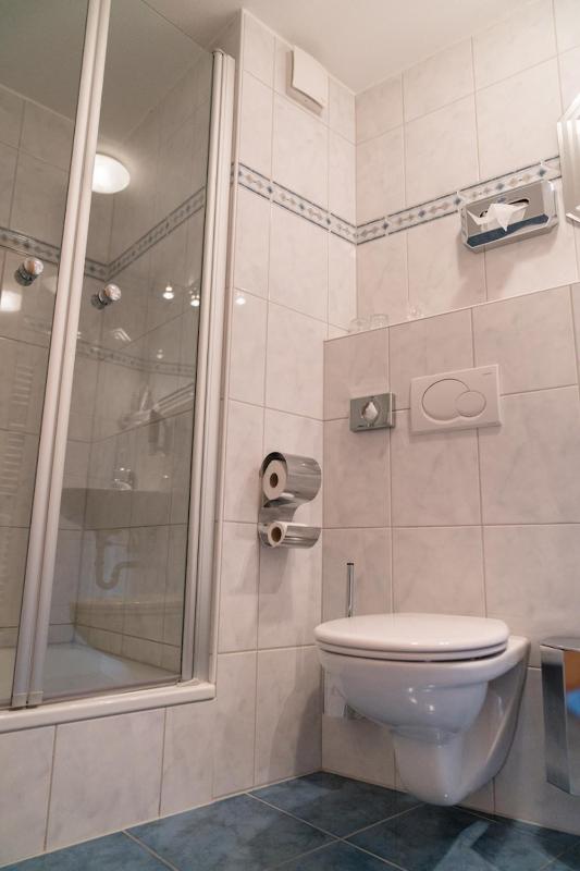 Double Room image 4