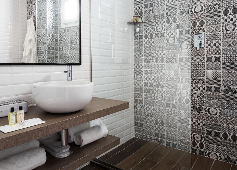 Deluxe Suite image 2