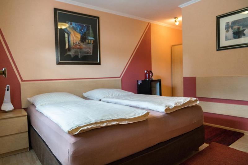 Double Room image 2