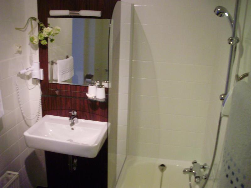Double Room with Balcony image 2