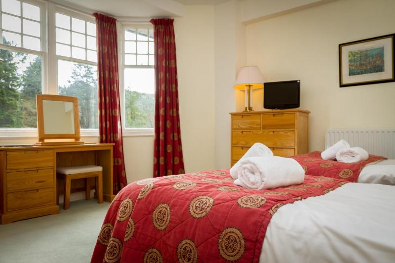 Large Double or Twin Room image 3