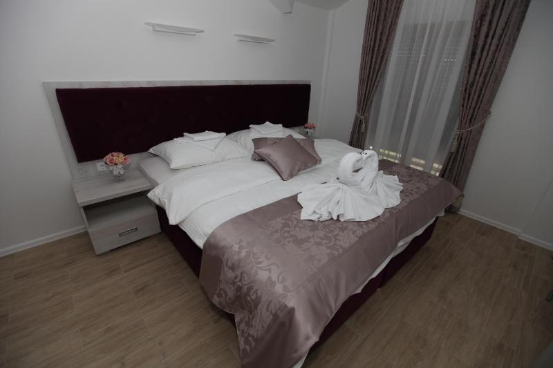 Deluxe Double Room image 3