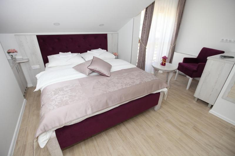 Deluxe Double Room image 4
