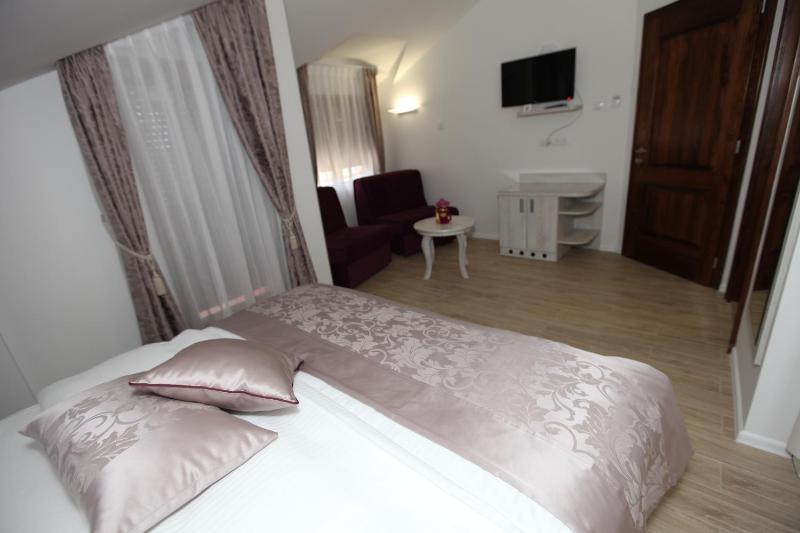 Deluxe Family Room image 2