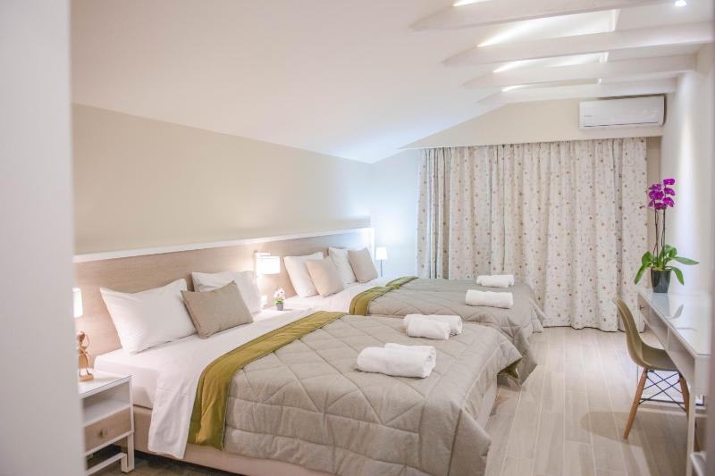 Superior Quadruple Room image 1