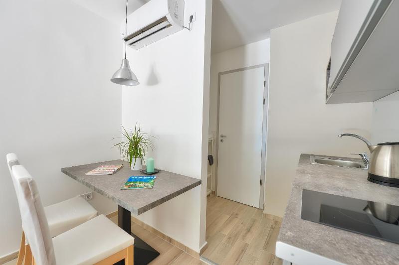 Studio Apartment with Balcony image 3