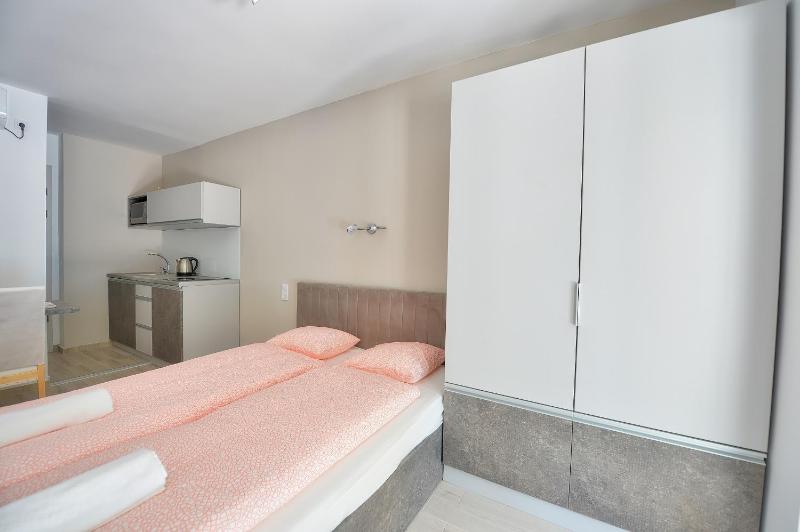 Studio Apartment with Balcony image 4