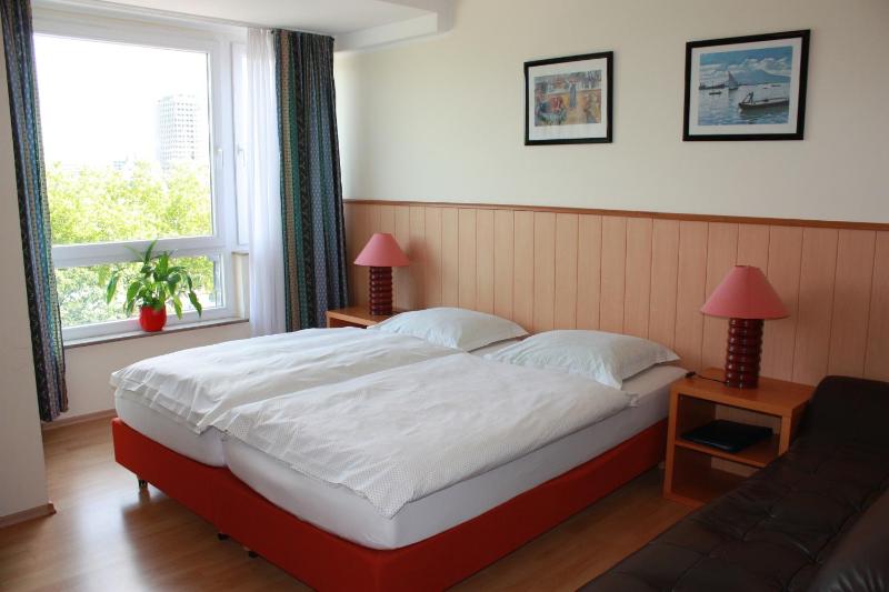 Double Room image 4