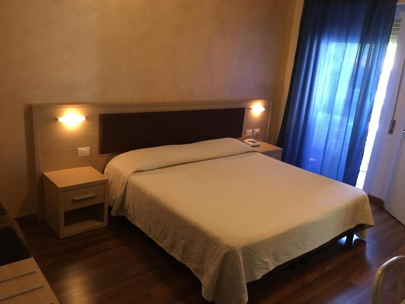 Economy Double or Twin Room image 2