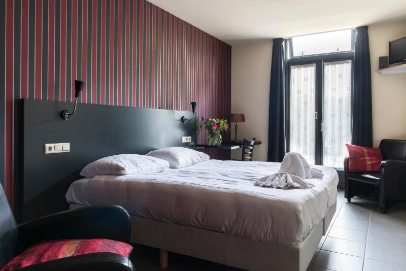 Double Room with Terrace image 4