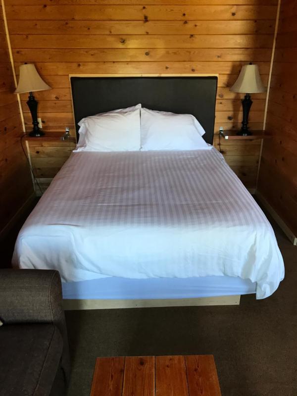 Cabin 4 image 3