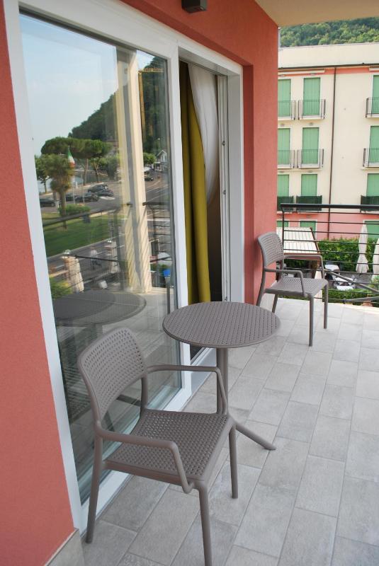 Junior Suite with Balcony image 4