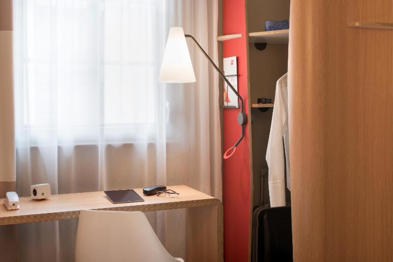 Standard Double Room image 3