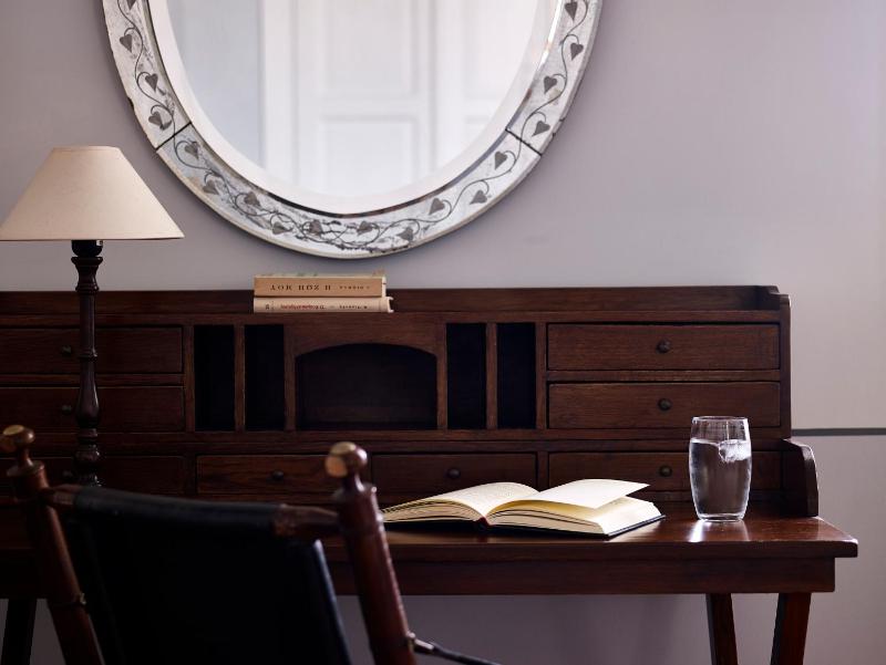 Deluxe Double or Twin Room with Sea View image 4