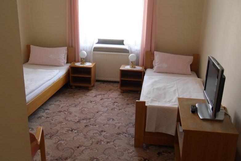 Twin Room image 1