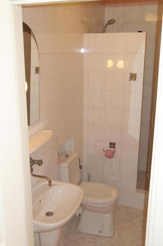Twin Room image 2