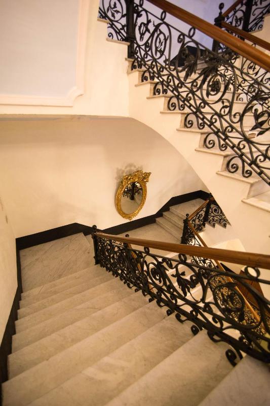 El Gran Hotel - image 4