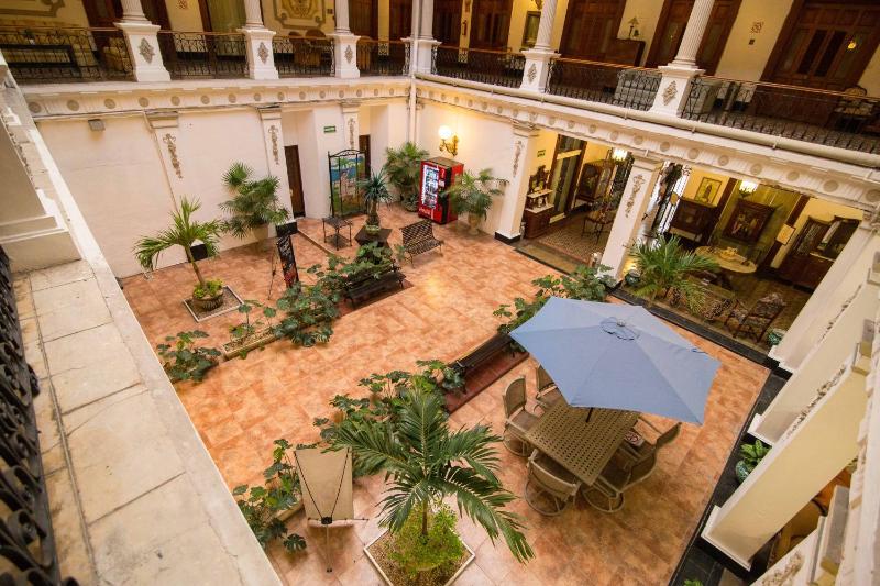 El Gran Hotel - image 15