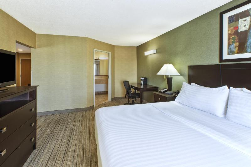 King Suite with Whirlpool - Non-Smoking image 1