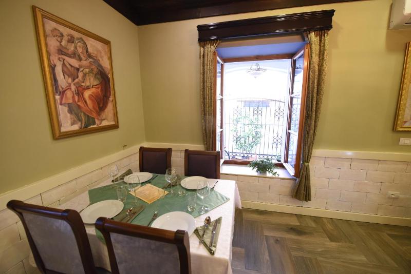 Rose Garden Hotel - image 6