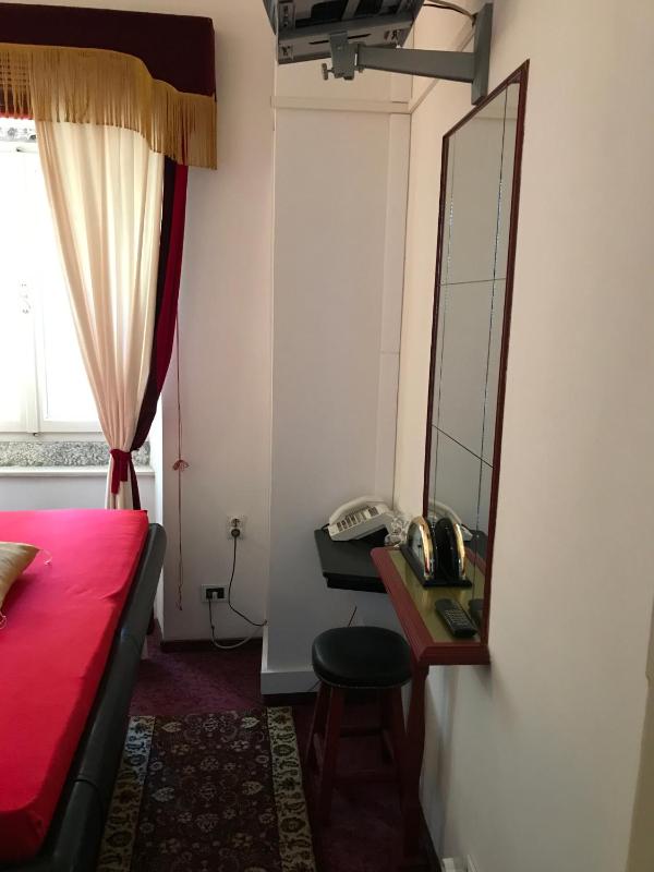 Apartment with Shower image 3