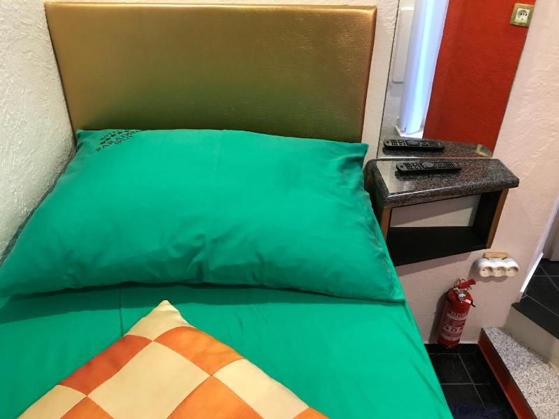 Apartment with Shower image 4