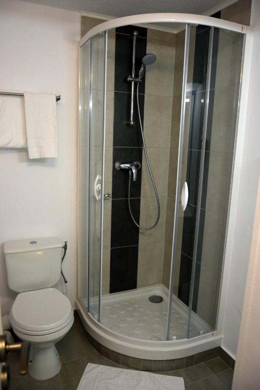 Quadruple Room image 2