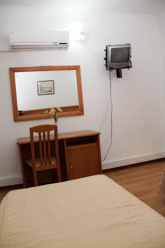 Twin Room image 1