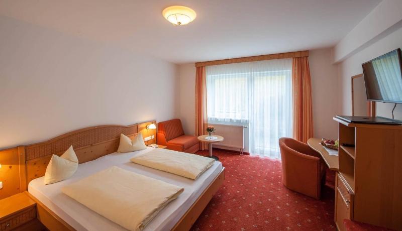 Double Room image 2