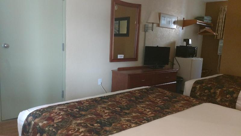 Standard Double Room image 4