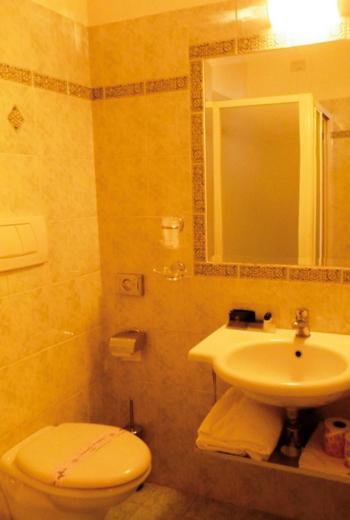 Quadruple Room image 3