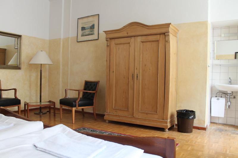 Double Room with Shared Bathroom image 3