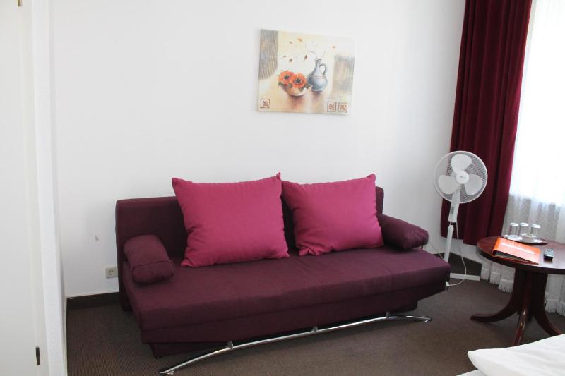 Double Room with Extra Bed image 4