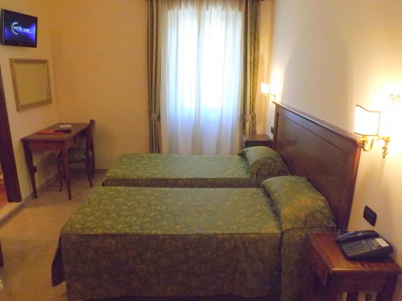 Classic Double or Twin Room image 2