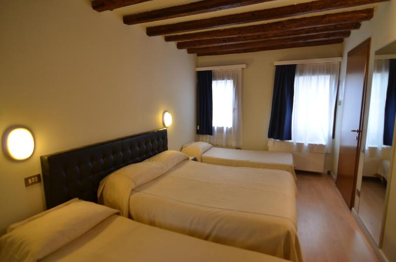 Quadruple Room with Private Bathroom image 2