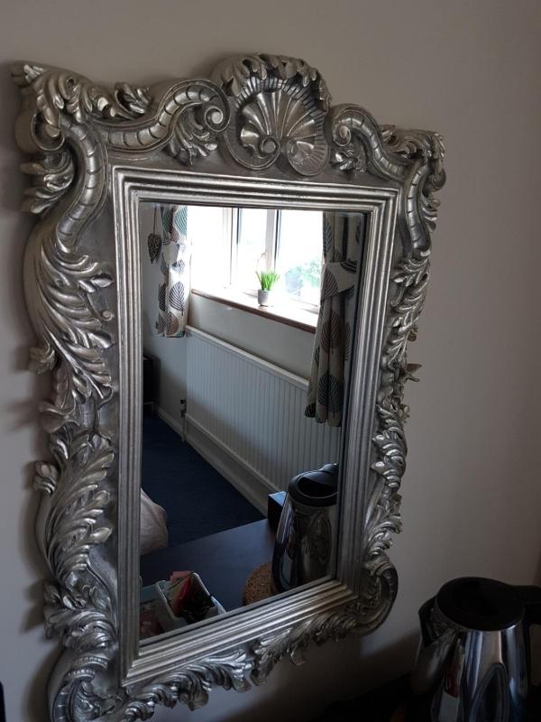 Standard King Room image 3