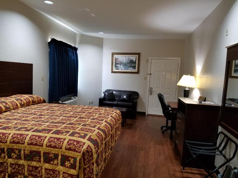 King Room - Non-Smoking image 4