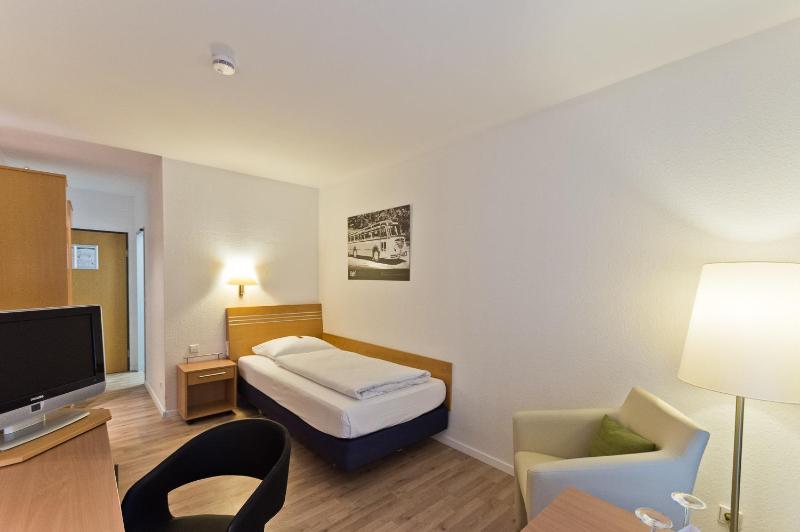 Standard Single Room image 3