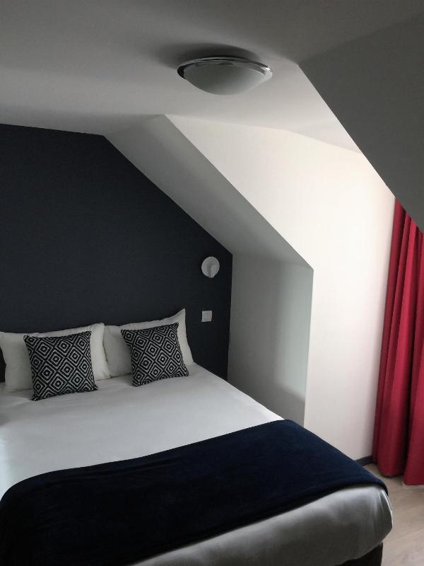 Standard Family Room image 3